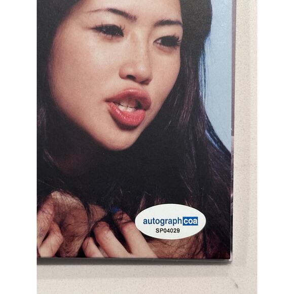 Beabadoobee -AUTOGRAPHED This Is How Tomorrow Moves - CD - Signed Edition COA 1 - Picture 5 of 8